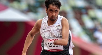 Atleta paralímpico afgano escapa de talibanes en avión y recibe honores en Tokio