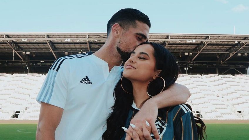 Sebastian Lletget y Becky G presumen desde su cama la Copa Oro