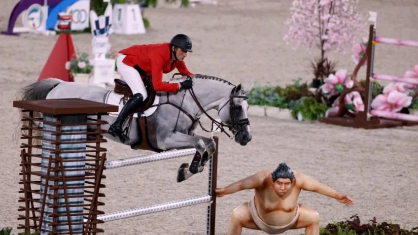 Muñeco de sumo es acusado de asustar a los caballos en Tokio 2020