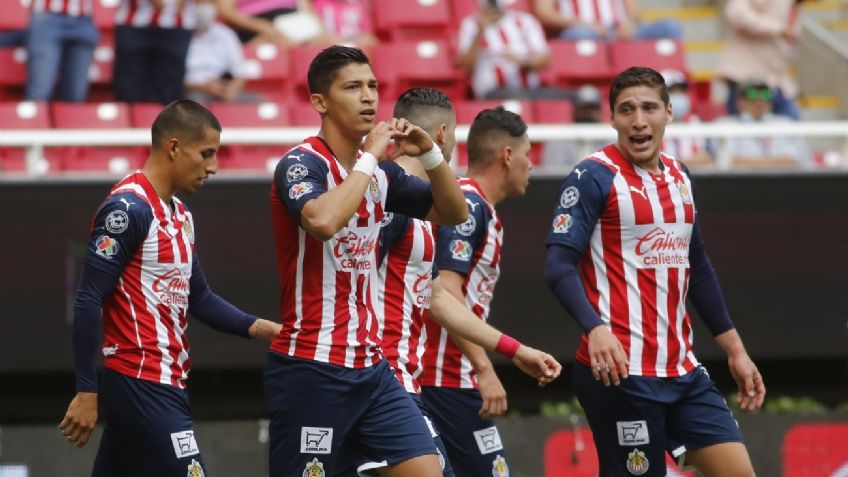 Chivas sufrió hasta los últimos minutos, pero rescató el empate 2-2 ante FC Juárez