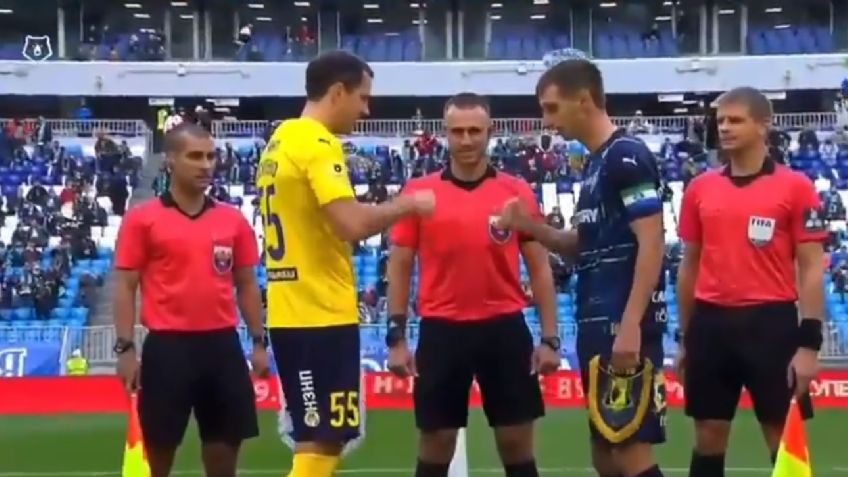 VIDEO VIRAL: Árbitro olvida moneda para volado y resuelve con un ‘piedra, papel o tijera’