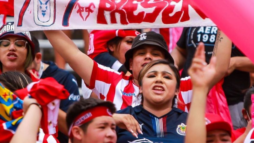 Clásico Nacional: Chivas recibe serenata previo al juego contra América (VIDEO)