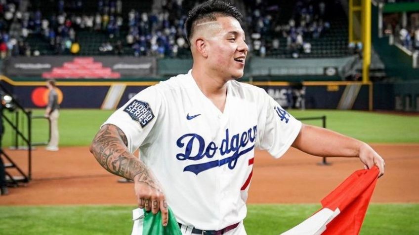 Julio Urías: Así es el muñeco inspirado en el pitcher mexicano (FOTOS)