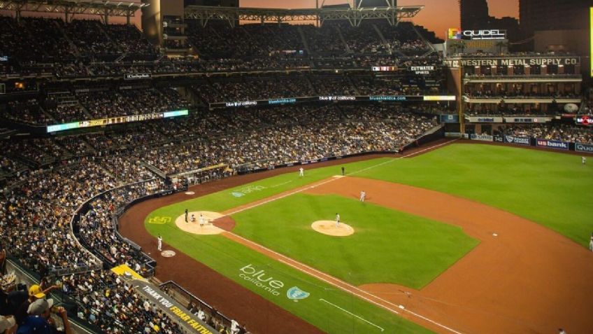 MLB: Tragedia en Grandes Ligas; muere mujer y niño al caer desde el Petco Park