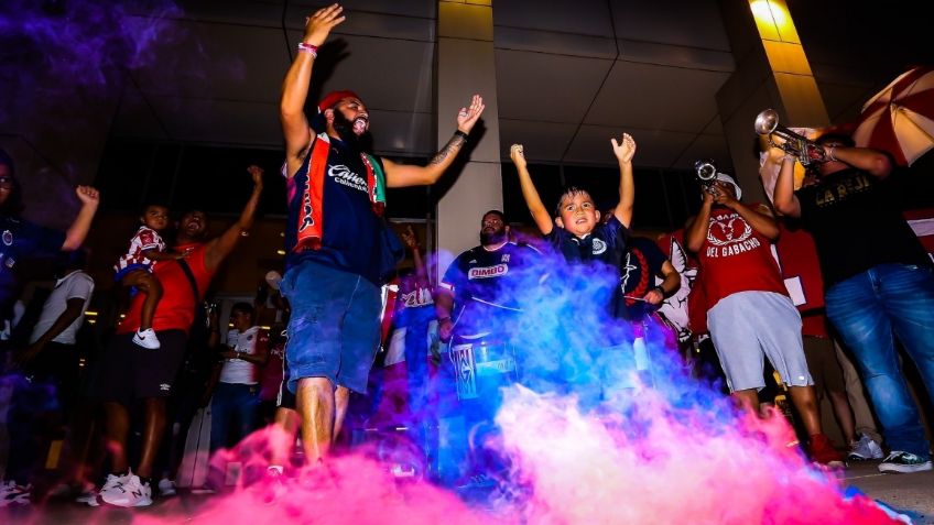 ¡Fiesta Rojiblanca! Así recibieron a Chivas en EU previo al Cláico frente al América (VIDEO)