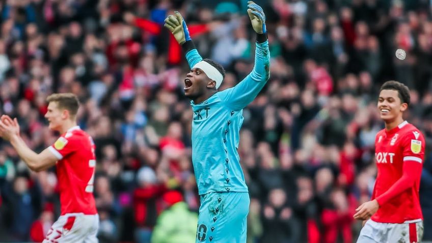 ¡Qué golpazo! Tremendo chichón aparece en cabeza de portero tras impacto (VIDEO VIRAL)