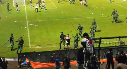 Reportan decenas de heridos y muertos en un estadio del futbol de Indonesia