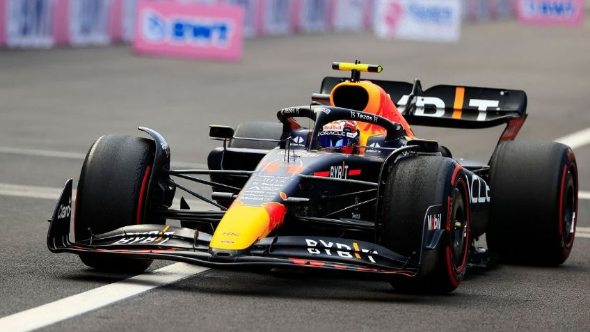 Checo Pérez: El grave ERROR del equipo en el cambio de llantas (VIDEO)