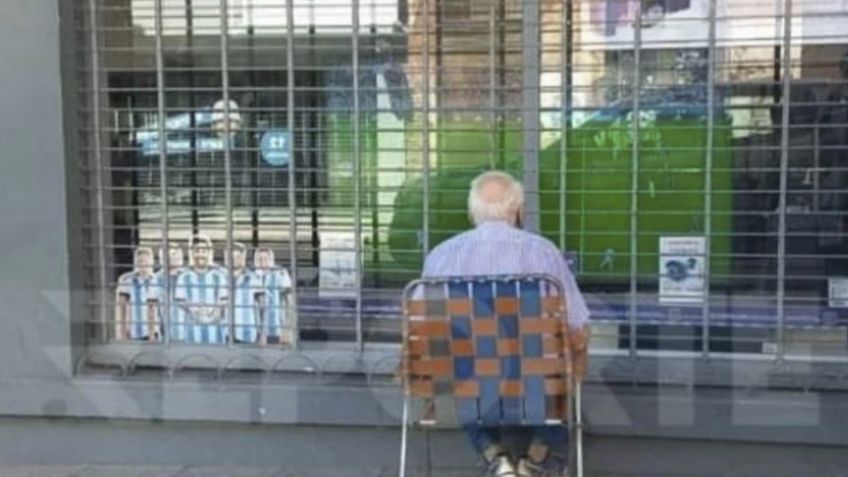 Qatar 2022: el abuelito que veía los juegos afuera de una tienda y recibió una TV de regalo