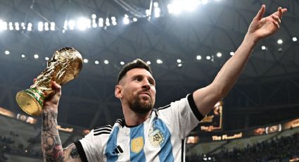 Messi duerme con la Copa del Mundo; así despertó en Argentina (FOTO)