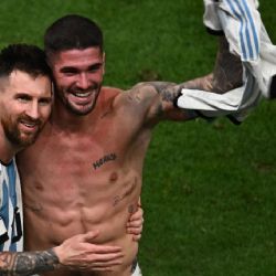 VIDEO: Así fue el beso entre Messi y De Paul tras el título de Argentina en Qatar 2022