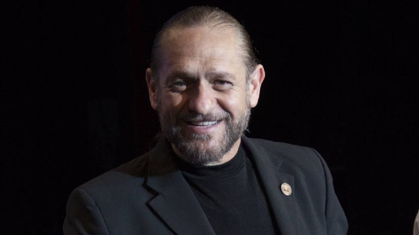 Teo González, de ser portero de León a ser "silueta" de espectaculares en CDMX (fotos)