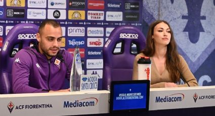 Jugador de la Fiorentina se viraliza por gesto acosador a jefa de prensa (VIDEO)