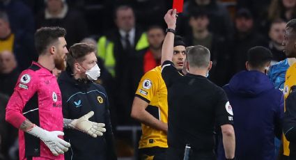 Raúl Jiménez sufre expulsión en el Wolves vs Leeds United (VIDEO)