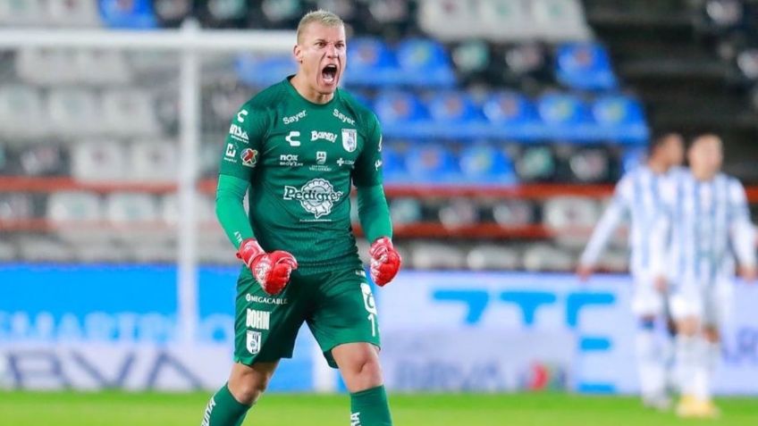 Portero de Querétaro confiesa que árbitro no pensó en parar el partido ante Atlas