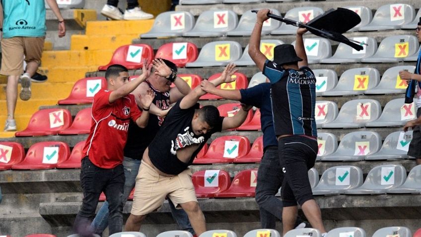 Narcocultura en futbol mexicano, dice especialista; una tragedia anunciada (Atlas vs Querétaro)