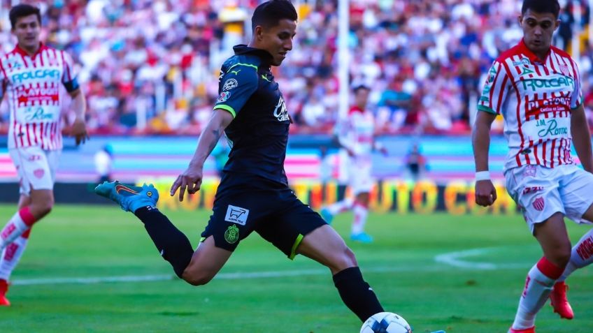 Chivas vence al Necaxa tras verse afectado por el VAR | MEMES