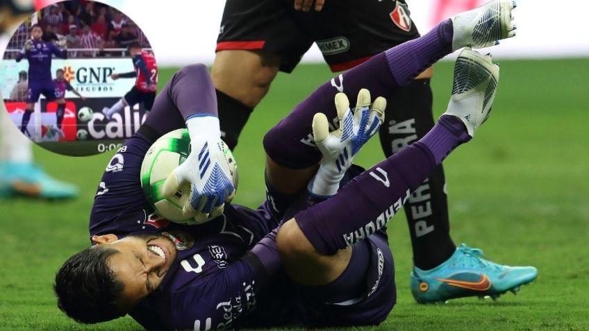 VIDEO VIRAL: Así fue la dolorosa atajada de Camilo Vargas en el Chivas vs Atlas