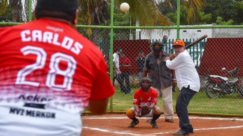 ¿Qué posición juega AMLO en sus partidos de béisbol?