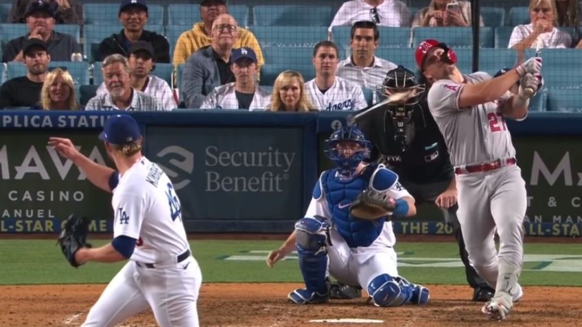 VIDEO VIRAL: Umpire casi pierde un ojo tras romperse bat en el Dodgers vs Angels