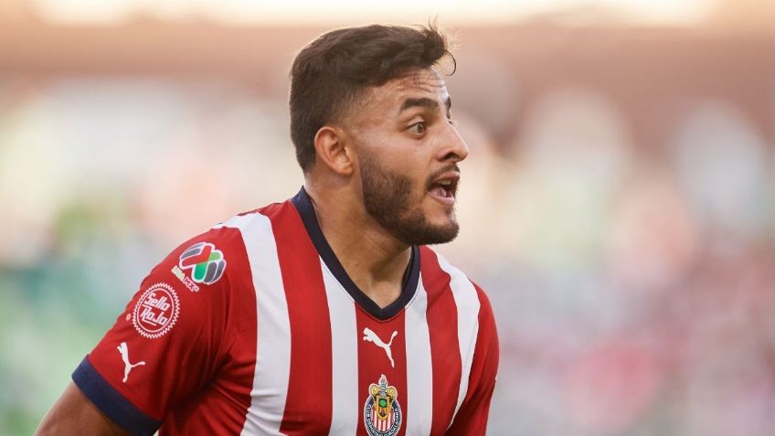 Alexis Vega 'se pasa de lanza' en festejo de gol de Chivas vs Santos (VIDEO VIRAL)