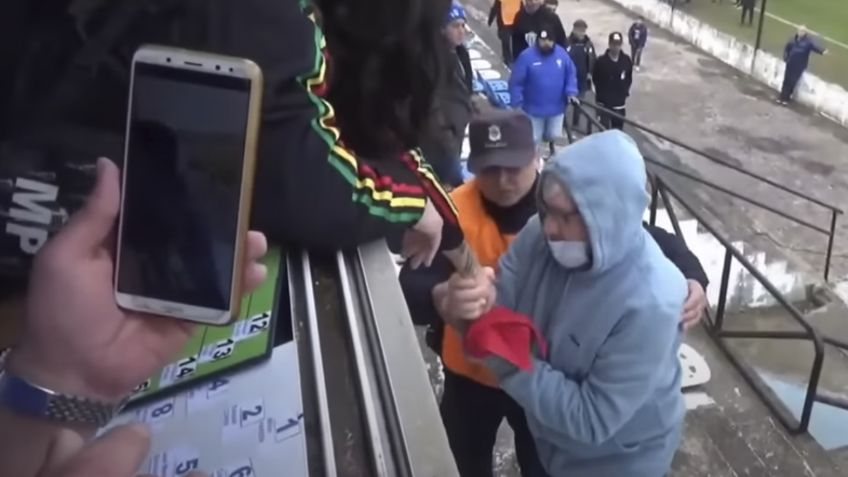 VIDEO VIRAL: Directivo se vuelve loco e intenta romper micrófono a periodista