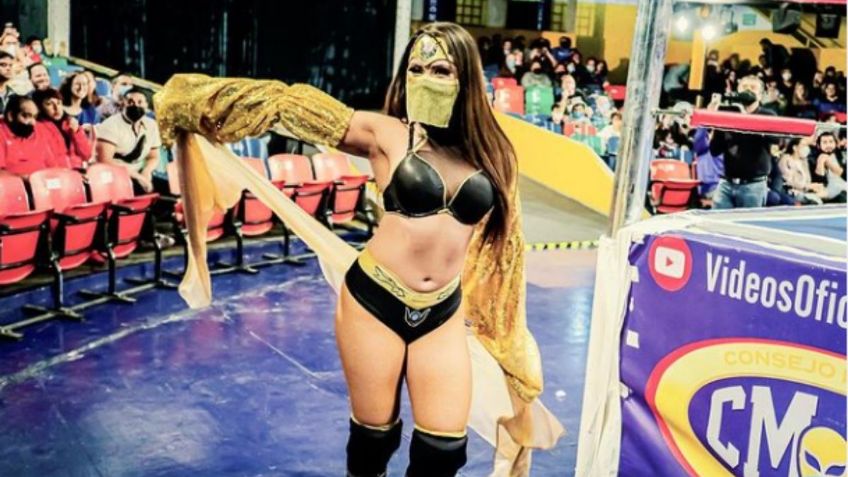 5 FOTOS de Reyna Isis, la Flor del Desierto que te atrapa con su mirada