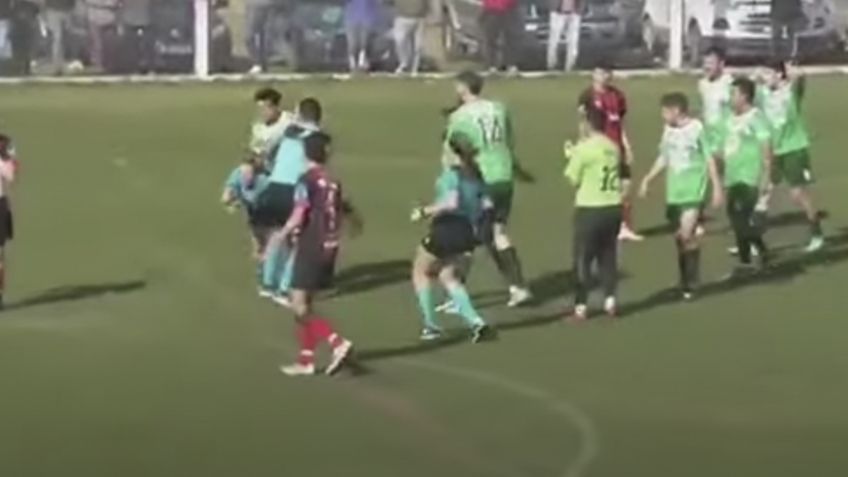 Propinó golpiza a árbitra y ahora se lleva la sanción de su vida | VIDEO VIRAL