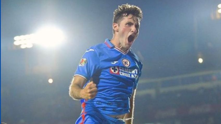 El noble gesto de Santiago Giménez que hizo llorar a aficionado de Cruz Azul; “es el mejor” | VIDEO