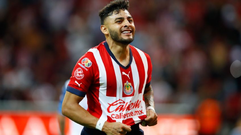 El refuerzo EUROPEO que podría llegar a Chivas para cubrir la posible baja de Alexis Vega