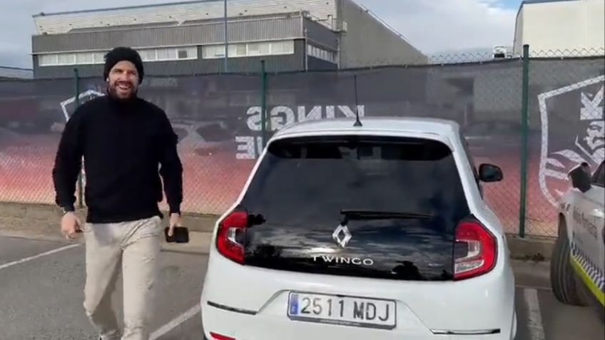 ¡No se detiene! Así fue la llegada de Piqué en un Twingo a la Kings League (VIDEO)