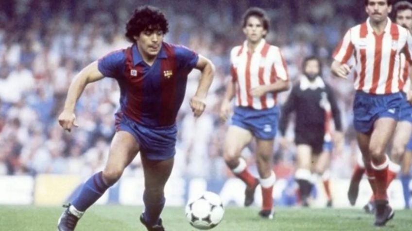 Máquina del tiempo | El día que Diego Maradona noqueó a un portero con la rodilla (VIDEO)