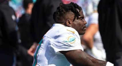 Tyreek Hill de los Miami Dolphins se hace viral por tomar celular de fan y grabar VIDEO celebrando