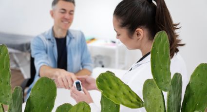 ¿Cómo se debe consumir el nopal para ayudar a controlar la diabetes?