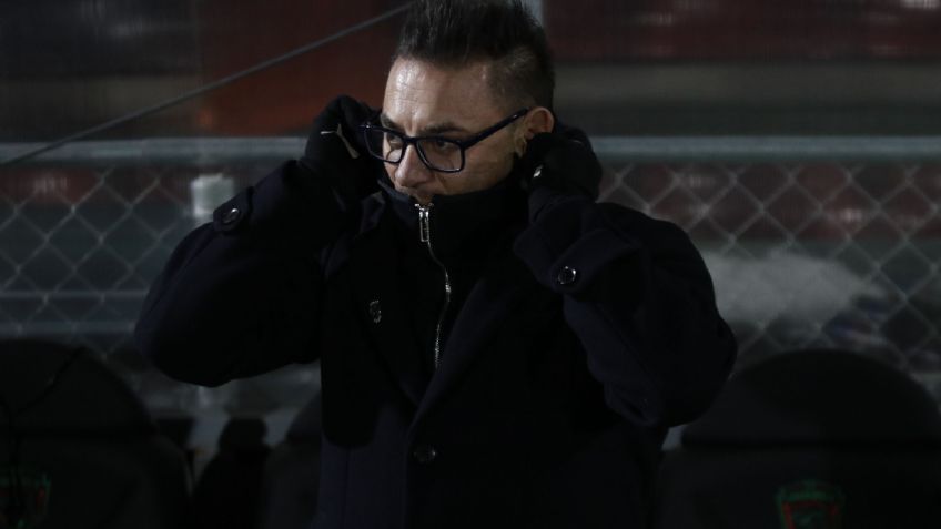 Aún ni dirige, el primer PROBLEMA de Antonio Mohamed en el vestidor de los Pumas