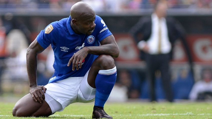 ¿Qué fue de Achille Emaná, estrella africana apagada por el Cruz Azul en Liga MX?