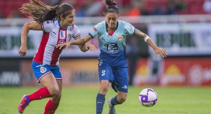 La historia de María Cruzaley, de repartir pan y jugar futbol, al mundo de la política (FOTOS)