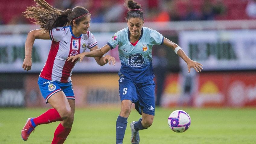 La historia de María Cruzaley, de repartir pan y jugar futbol, al mundo de la política (FOTOS)