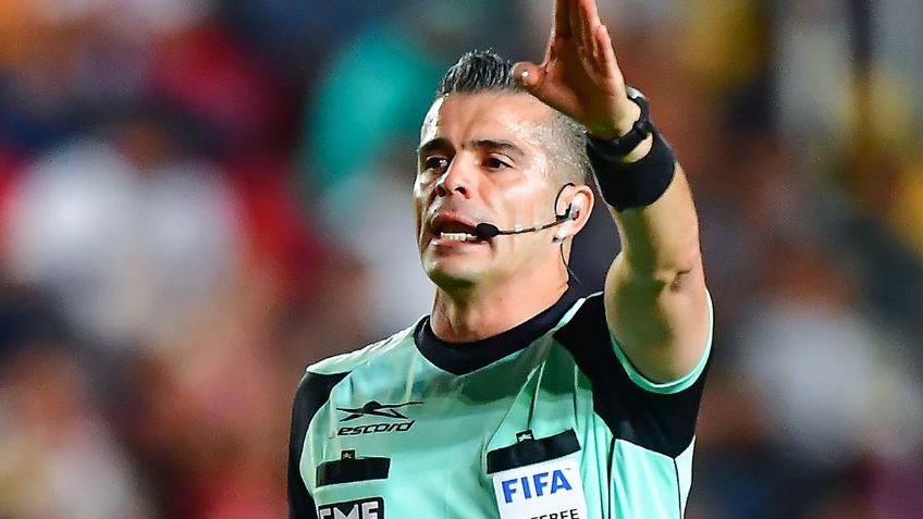 Agresión del árbitro Fernando Hernández desata caos en el León vs América (VIDEO)