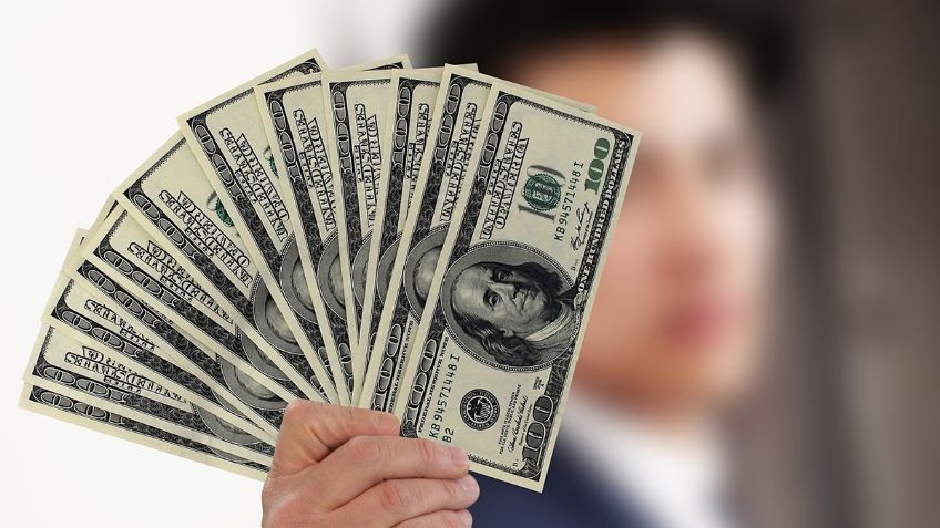 ¿Bajó? Así cotiza el peso mexicano frente al dólar HOY martes 18 de abril | Precio 2023