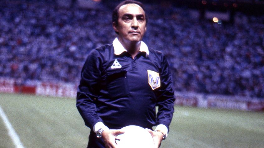 Polémica arbitral | Así fue el día que Bonifacio Núñez entró al juego con una pistola en el short