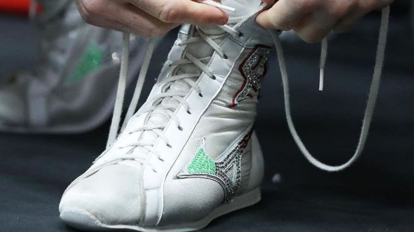 Canelo Álvarez y los impresionantes tenis que usó contra Ryder; esto significan