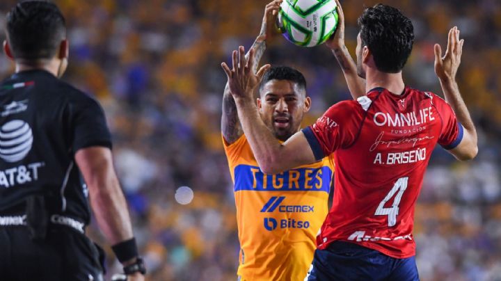 VIDEO | Javier Aquino AGREDIÓ al Pollo Briseño con balonazo en el rostro