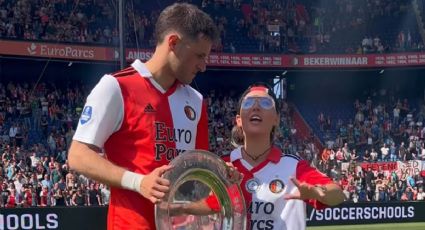 Santiago Giménez celebra título del Feyenoord con Fer Serrano y afición se rinde ante él (VIDEO)