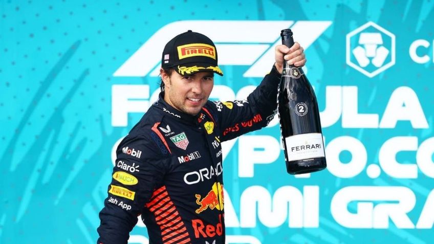 Jefa de prensa se hace VIRAL tras su especial mirada a Checo Pérez (VIDEO)