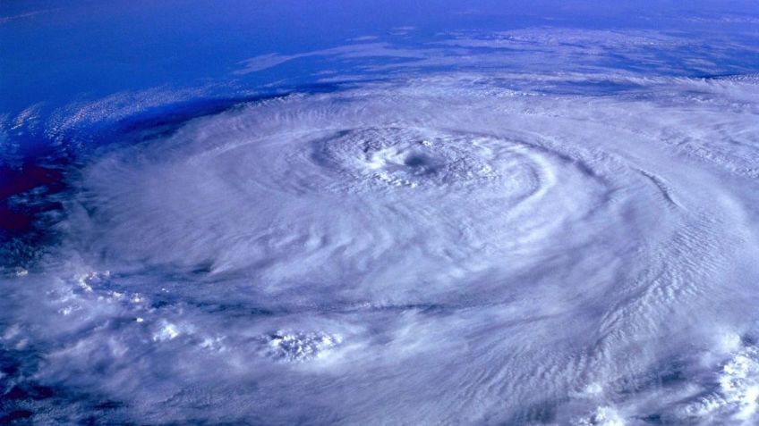 SMN anuncia llegada del primer HURACÁN en el Pacífico mexicano | LLUVIAS torrenciales