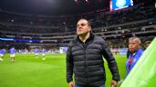 ¿Qué? Cuauhtémoc Blanco autografió tanga de aficionada en Guadalajara (VIDEO)