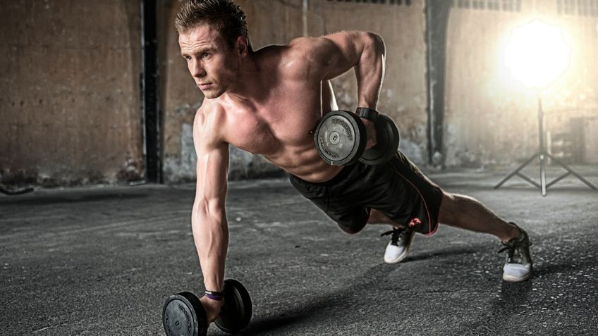 Los 5 ejercicios con MANCUERNA más efectivos para aumentar la masa muscular