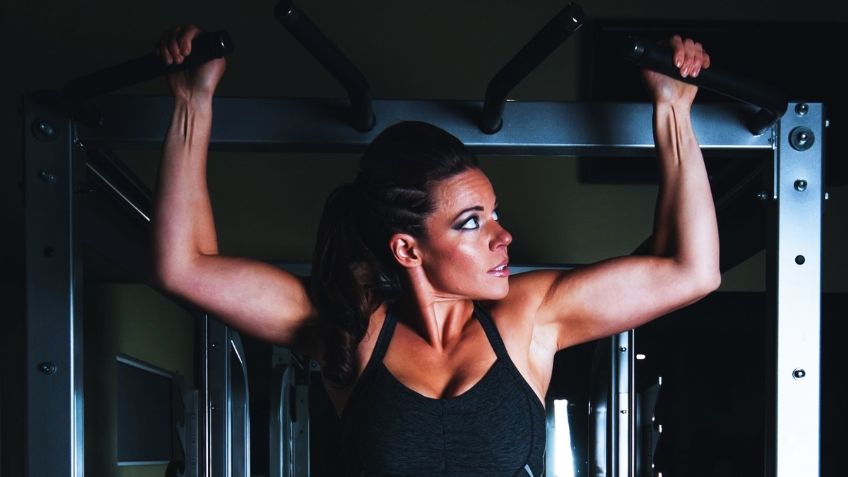 5 ejercicios de fuerza para eliminar las alas de murciélago