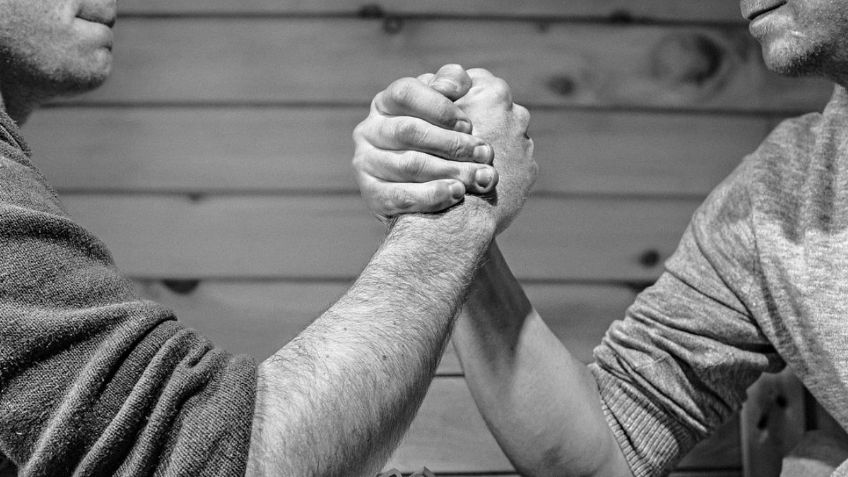 3 EJERCICIOS para ganar FUERZA sin pesas y sin ir al gimnasio | Recomendaciones